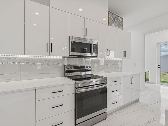 4th image of 9343 Key West St