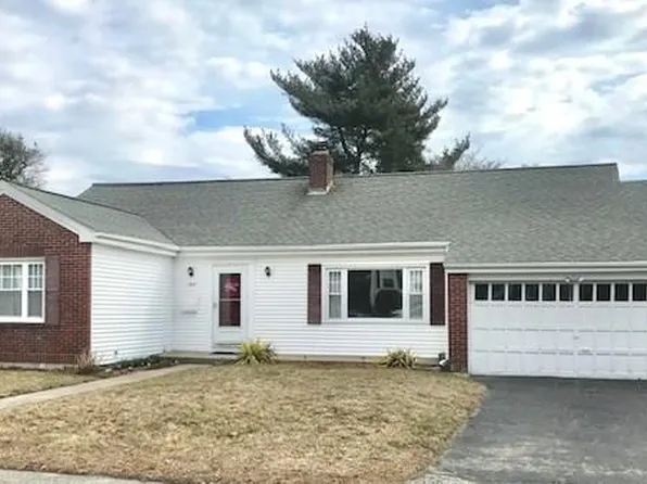 140 Dover Ave, East Providence, RI 02914