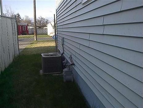 2nd image of 1726 E Everett Ave