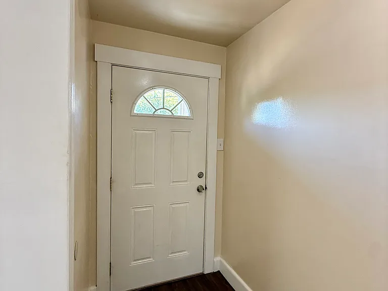 556 Ward St #L — Photo 2