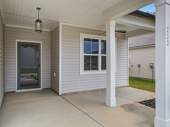 3rd image of 233 W Bradford Pointe Dr