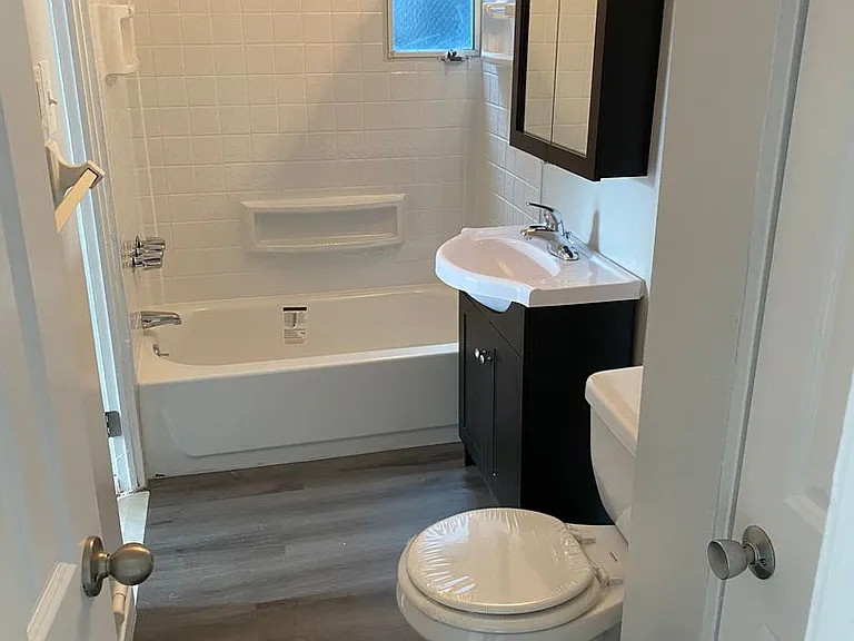 Creswood Apartments- Come home to Convenience! — Photo 29