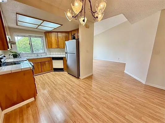 3835 Yorkshire St — Photo 6