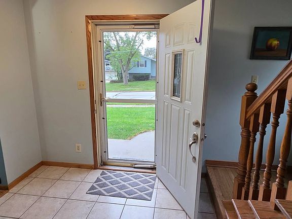 2nd image of 8787 Primrose Ln
