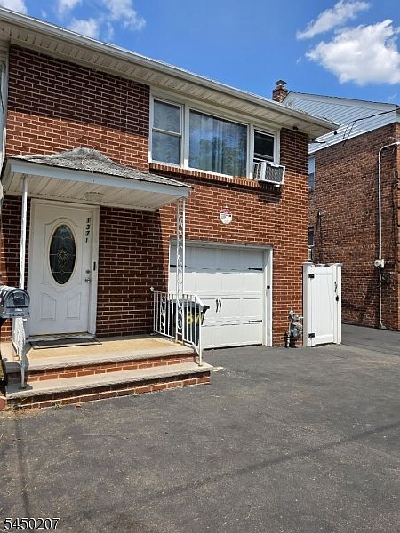 1st image of 1371 Hamilton St