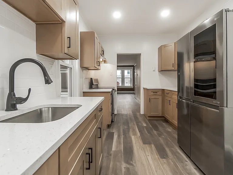 716 W Cedar St — Photo 10