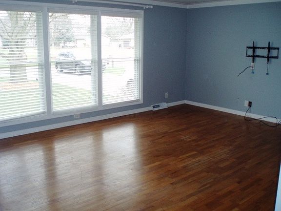 5th image of 238 Ferris Ave