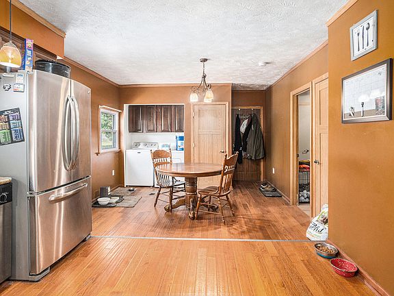 5th image of 103 Broadway Ave