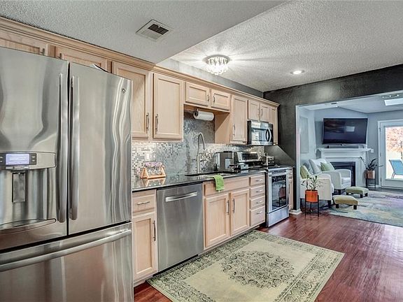 4th image of 8146 N Elmwood Ave