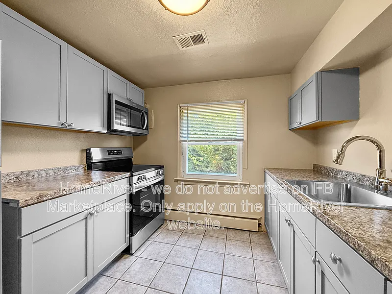 2 bed, 1.0 bath, $1,550 — Photo 2