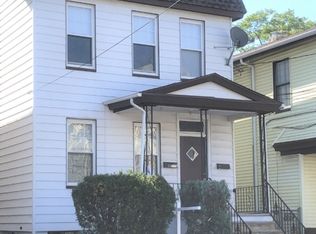 16 Smith St, Newark, NJ 07106