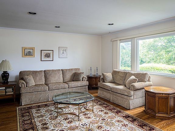 3rd image of 659 Church Ave