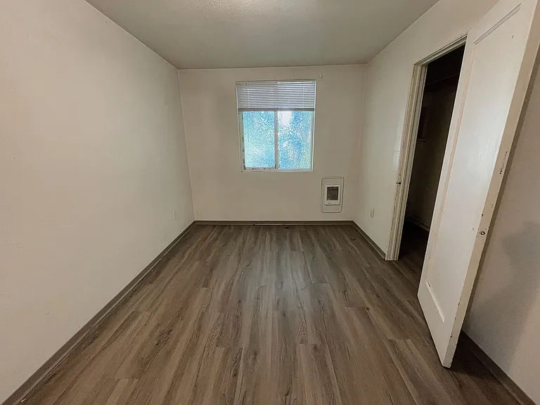 226 N Line St — Photo 31