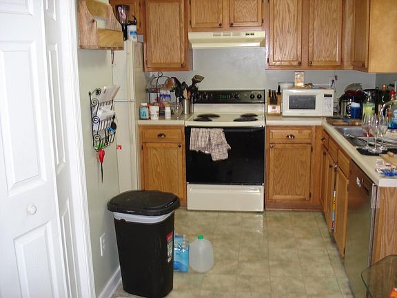 Eat in Kitchen All Appliances Included