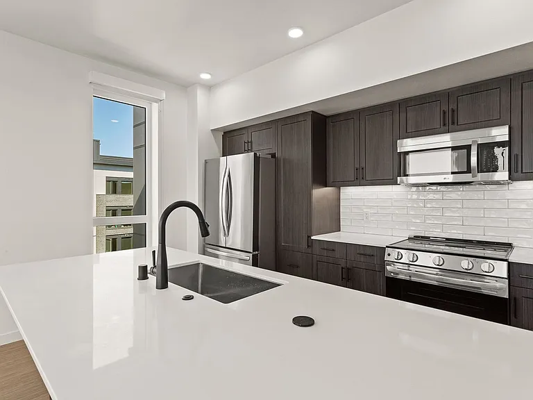 440 West — Photo 2