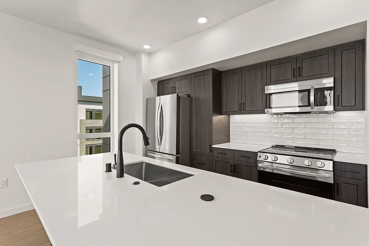 Building Photo - 440 West