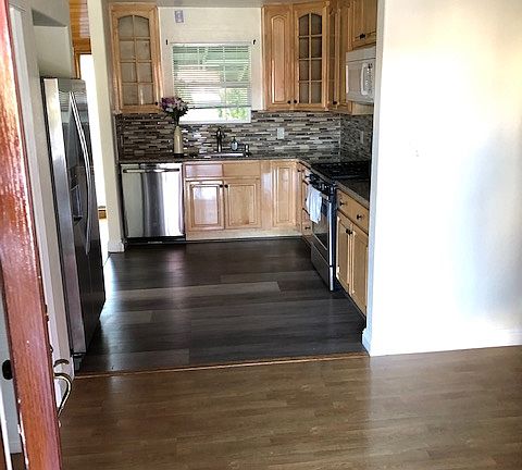 5th image of 104 E Maude Ave