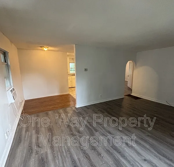 1738 N Poplar Ave — Photo 6