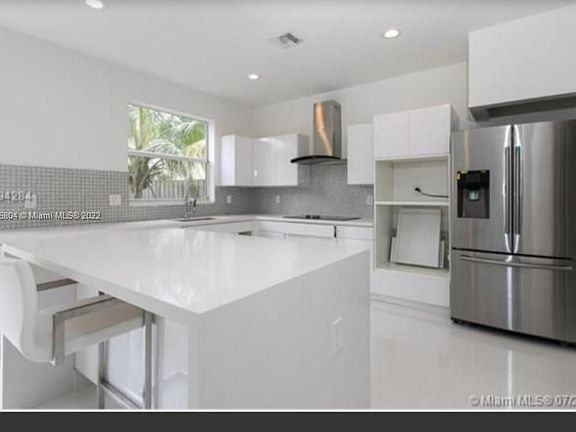 3rd image of 2944 NE 2nd Dr