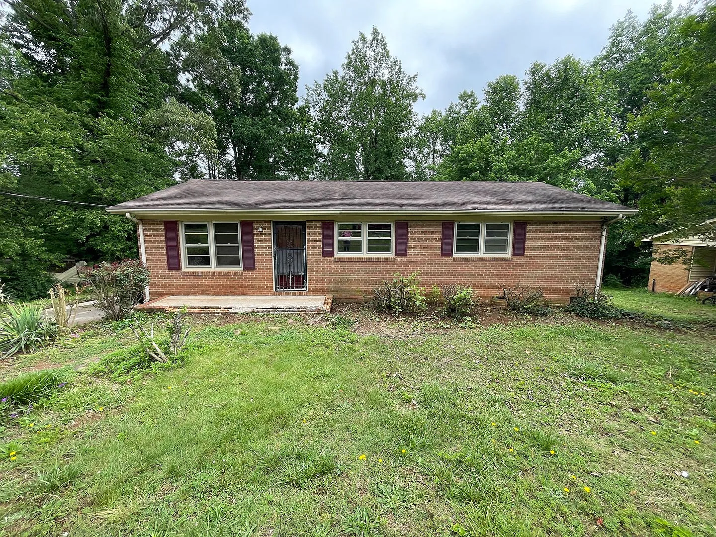 3 bedroom 1 bath brick ranch house. — Photo 1