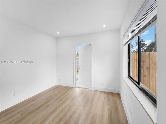 3rd image of 2-1918 Taft St #2