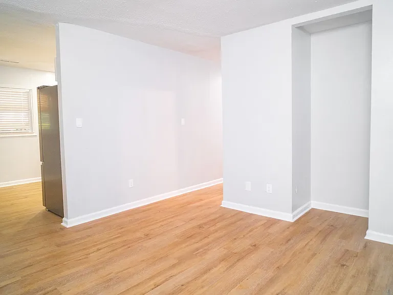 3825 Crane Dr NE — Photo 3