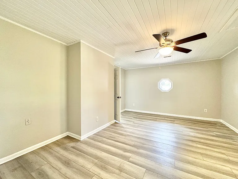 3912 N Church St — Photo 9
