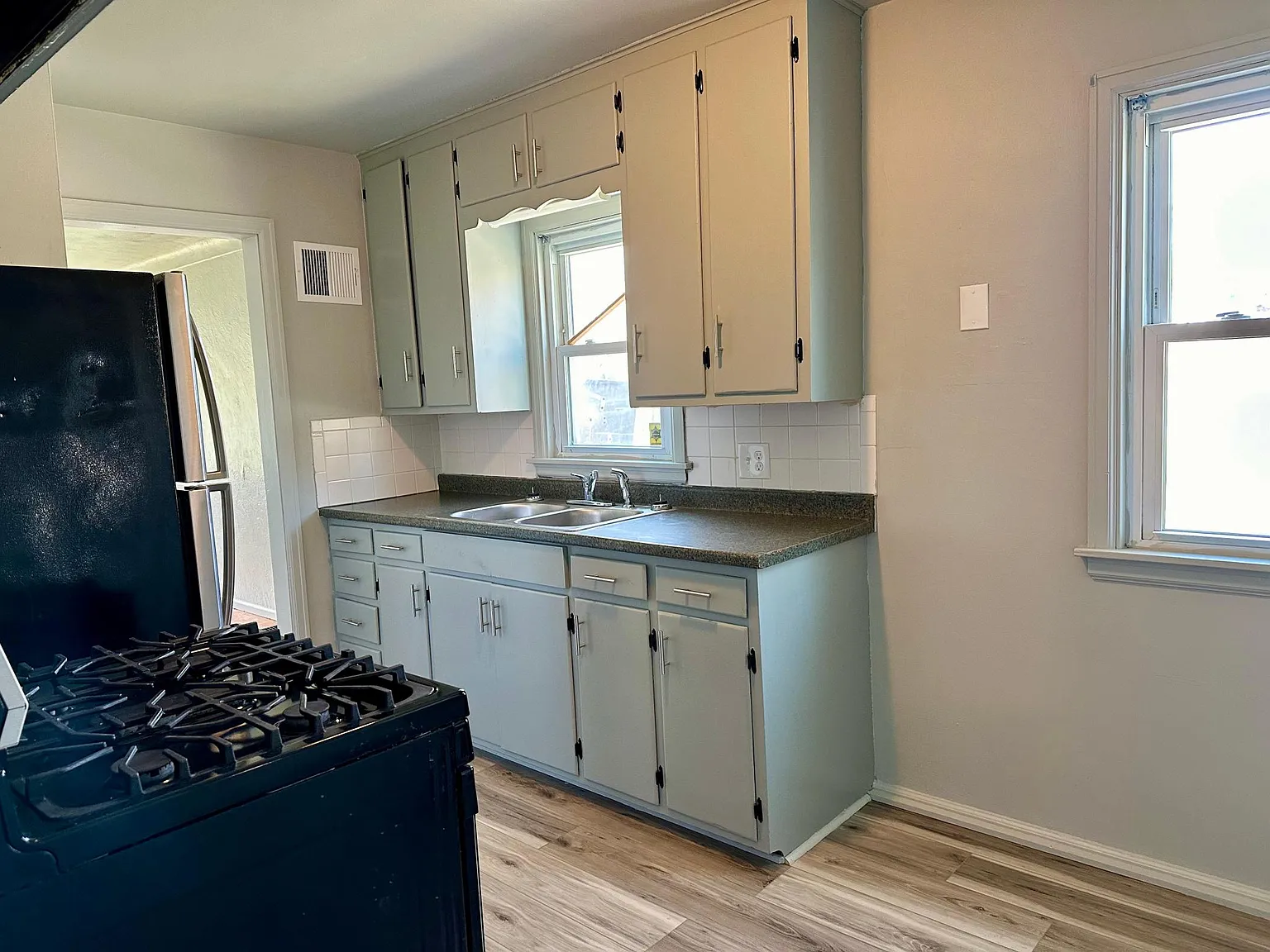 1726 Roosevelt Cir — Photo 4