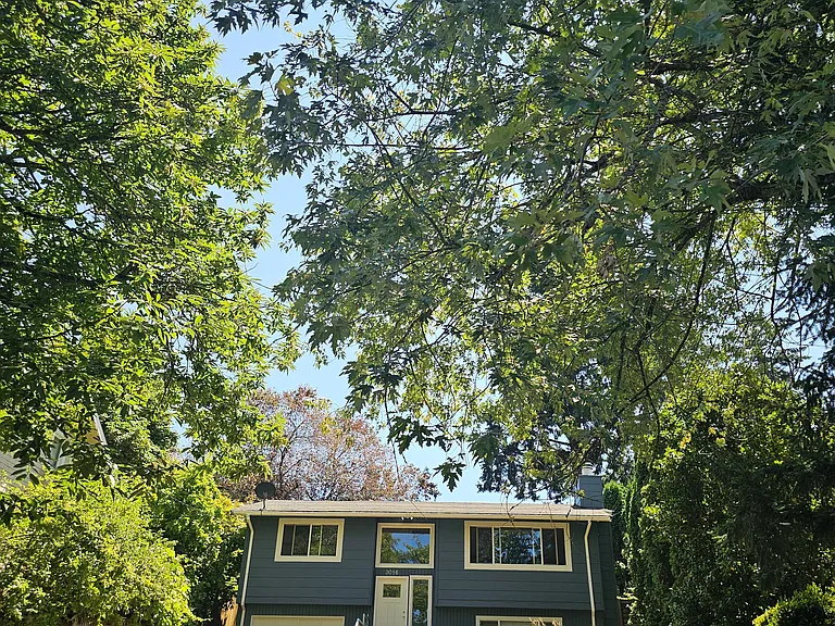 3016 SW Carolina St — Photo 2
