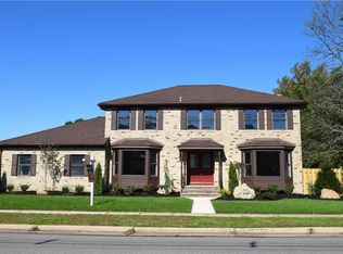 2 Sandra Dr, Edison, NJ 08820