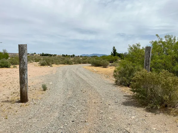 81 Storey Ave, Los Lunas, NM 87002