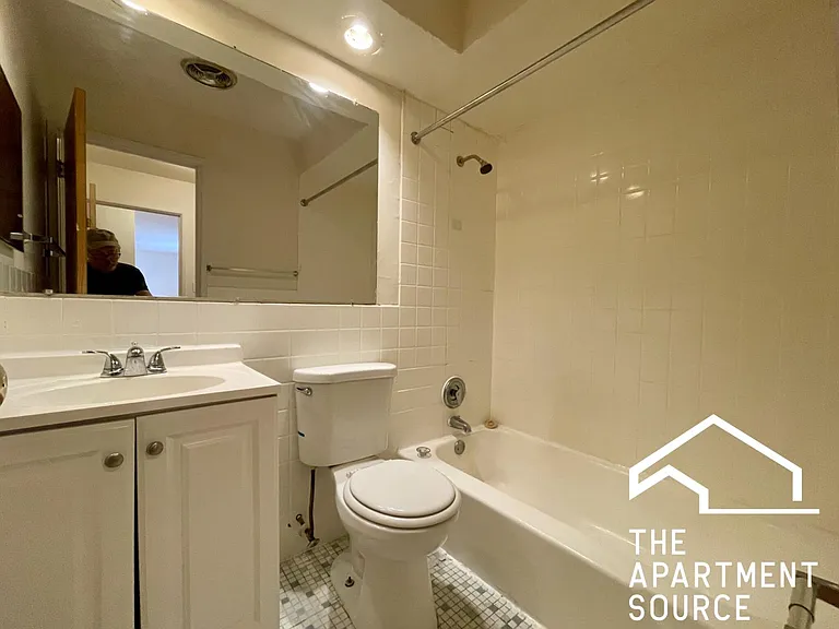 6006 N Kenmore Ave #205 — Photo 5