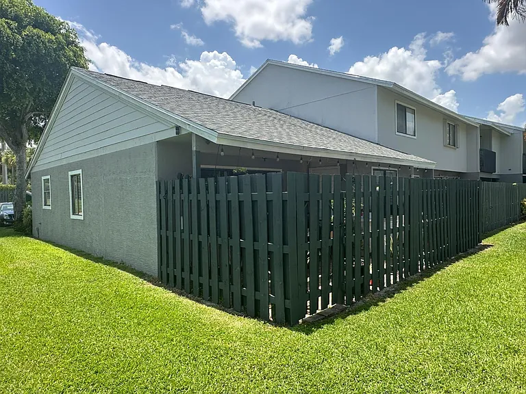 3801 Inlet Cir — Photo 27