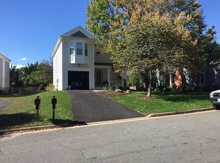 11 Fenton Wood Dr, Sterling, VA 20165