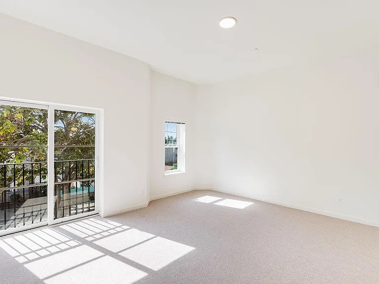 4690 Tompkins Ave — Photo 25