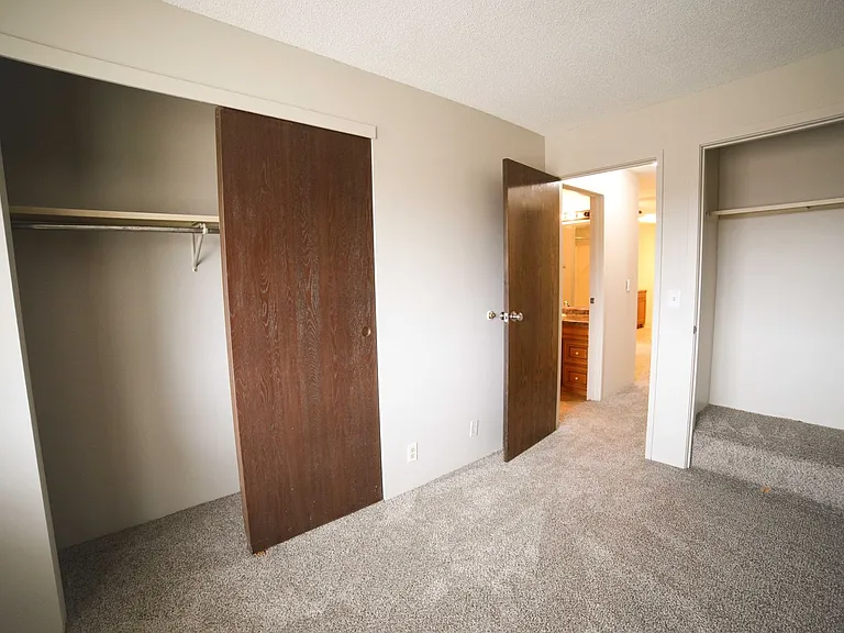 3033 W Capital Ave — Photo 12
