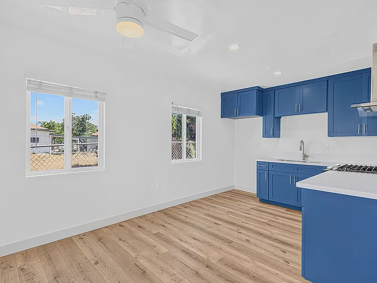 933 Alamitos Ave — Photo 14