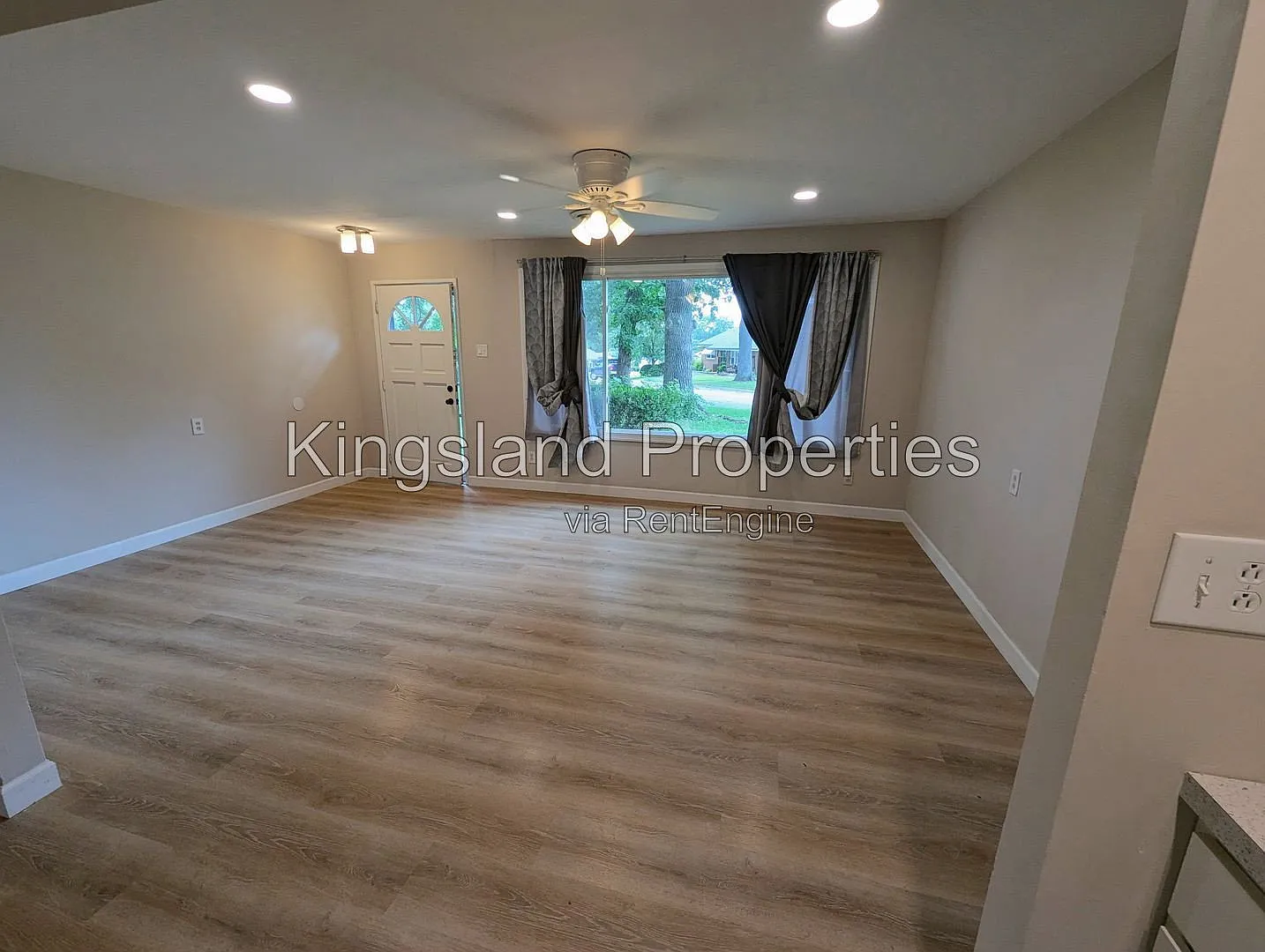 3 bed, 1.5 bath, 1400 sqft, $1,900 — Photo 4