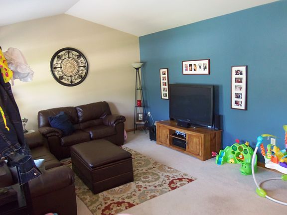3rd image of 2420 Carmen Ave