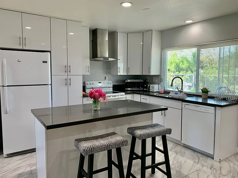 2625 Baltic Ave — Photo 13