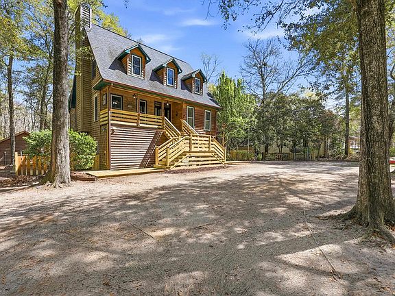3rd image of 34 Clifton Dr.