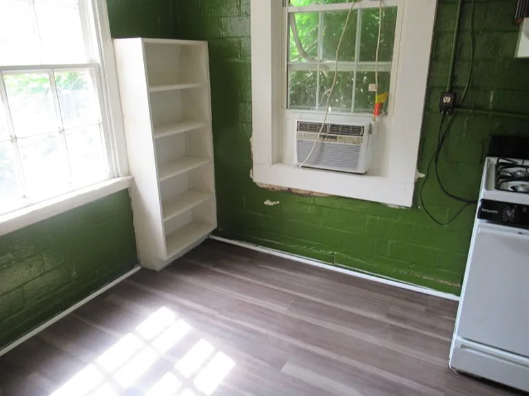 806 N Park St #B — Photo 12