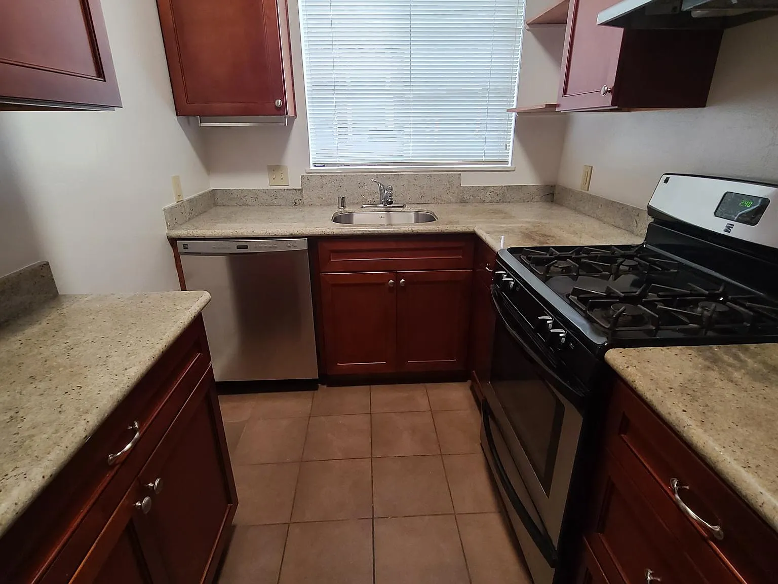 2 bed, $2,700 — Photo 3