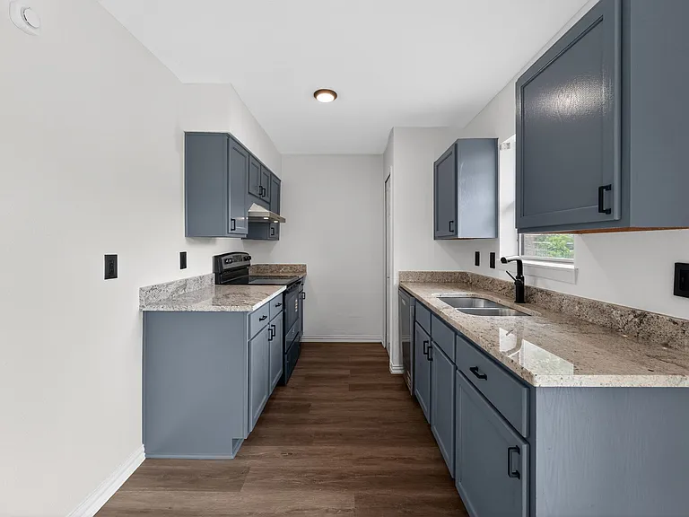 302 Independence Dr — Photo 13