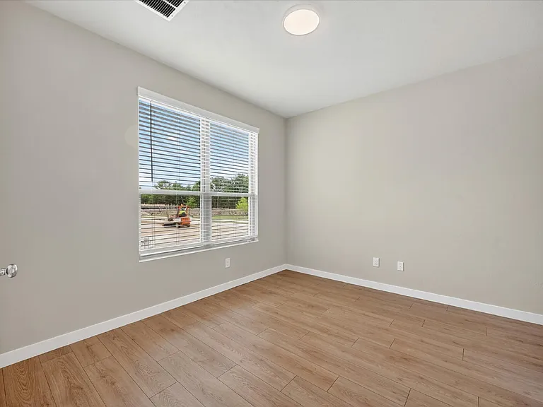 701 Summerberry Dr — Photo 5
