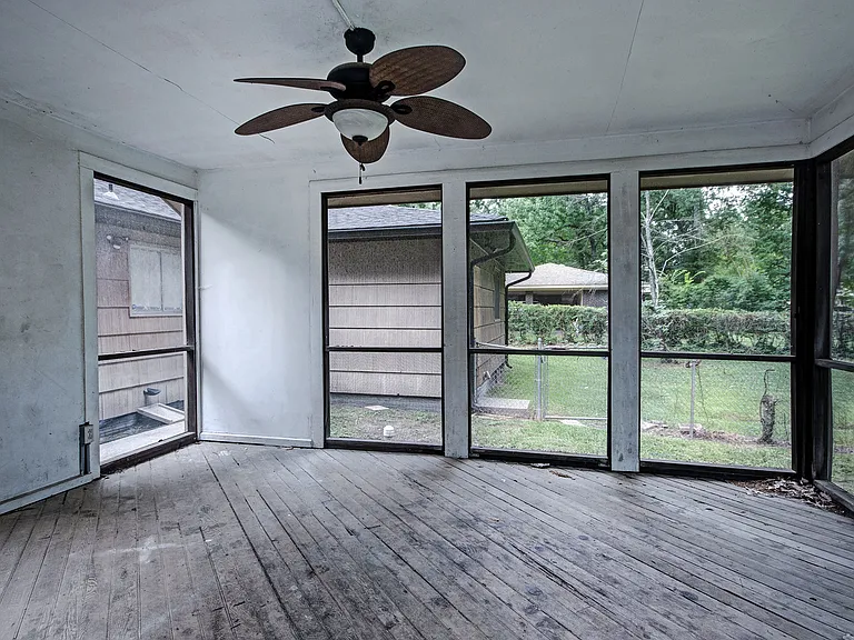 1015 Adkins Blvd — Photo 9