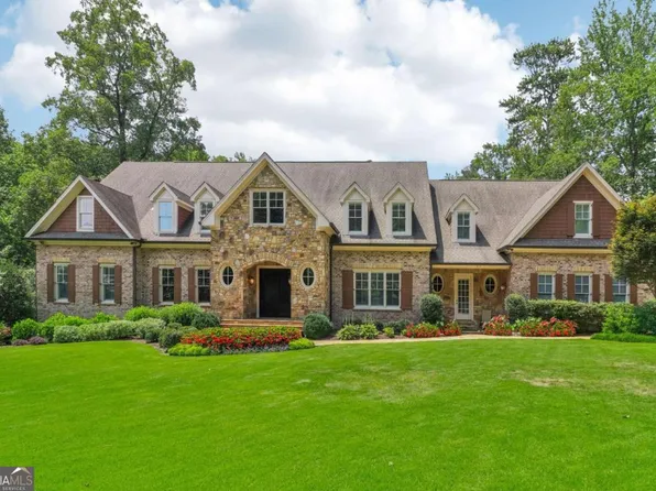 5600 Long Island Dr NW, Sandy Springs, GA 30327