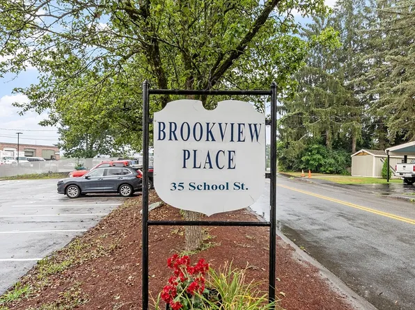 35 School St Unit 4, Dracut, MA 01826