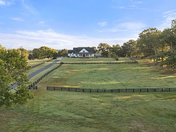 3rd image of 1421 Lawrence Ln