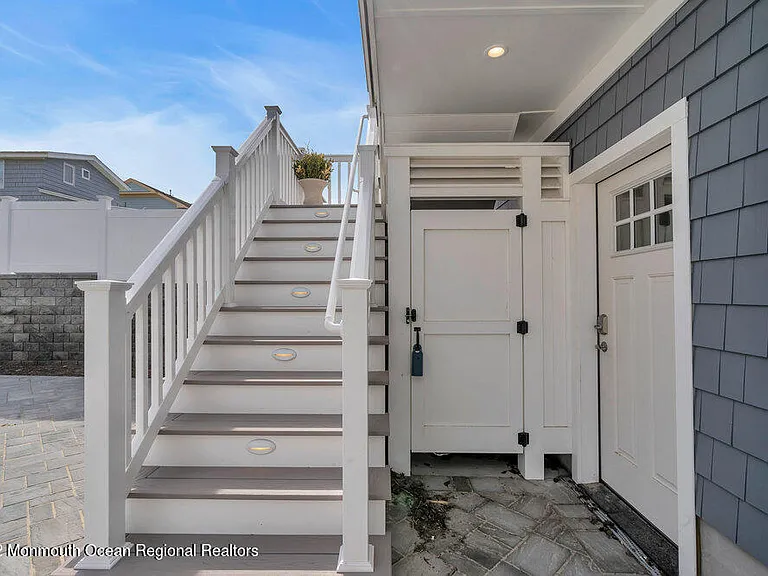 368 1st Ave — Photo 3